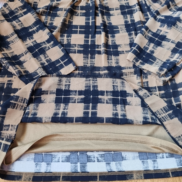 Calvin Klein Mixed Fabric Block Pattern Lined Flowy Top - Picture 6 of 8